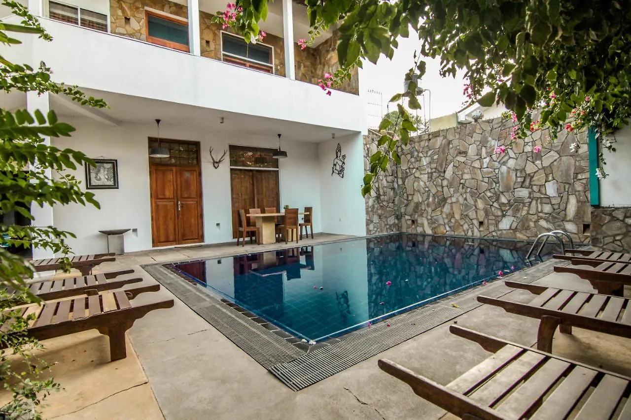 Gomez Place Negombo Guest house